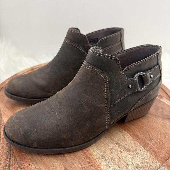Clarks Boots Women's Size 9.5 Brown Ankle Booties Ring‎ Harness Side Zip Comfort - Picture 3 of 9